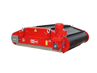 Magnetické desky samočisticí DND-AC nad pásový dopravník